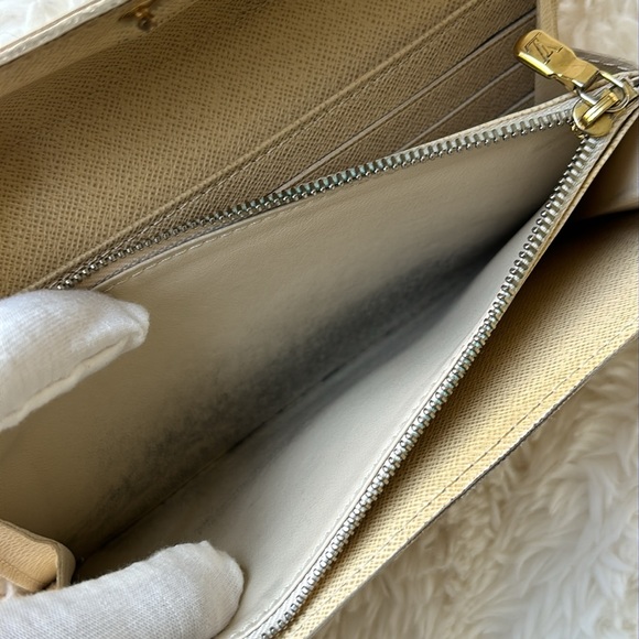 🤍🩶 Louis Vuitton Damier Azur Sarah Wallet - Picture 12 of 16